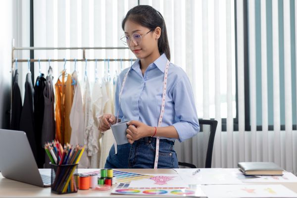 How to sell clothes online