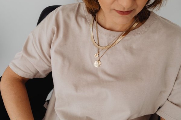 how to layer necklaces